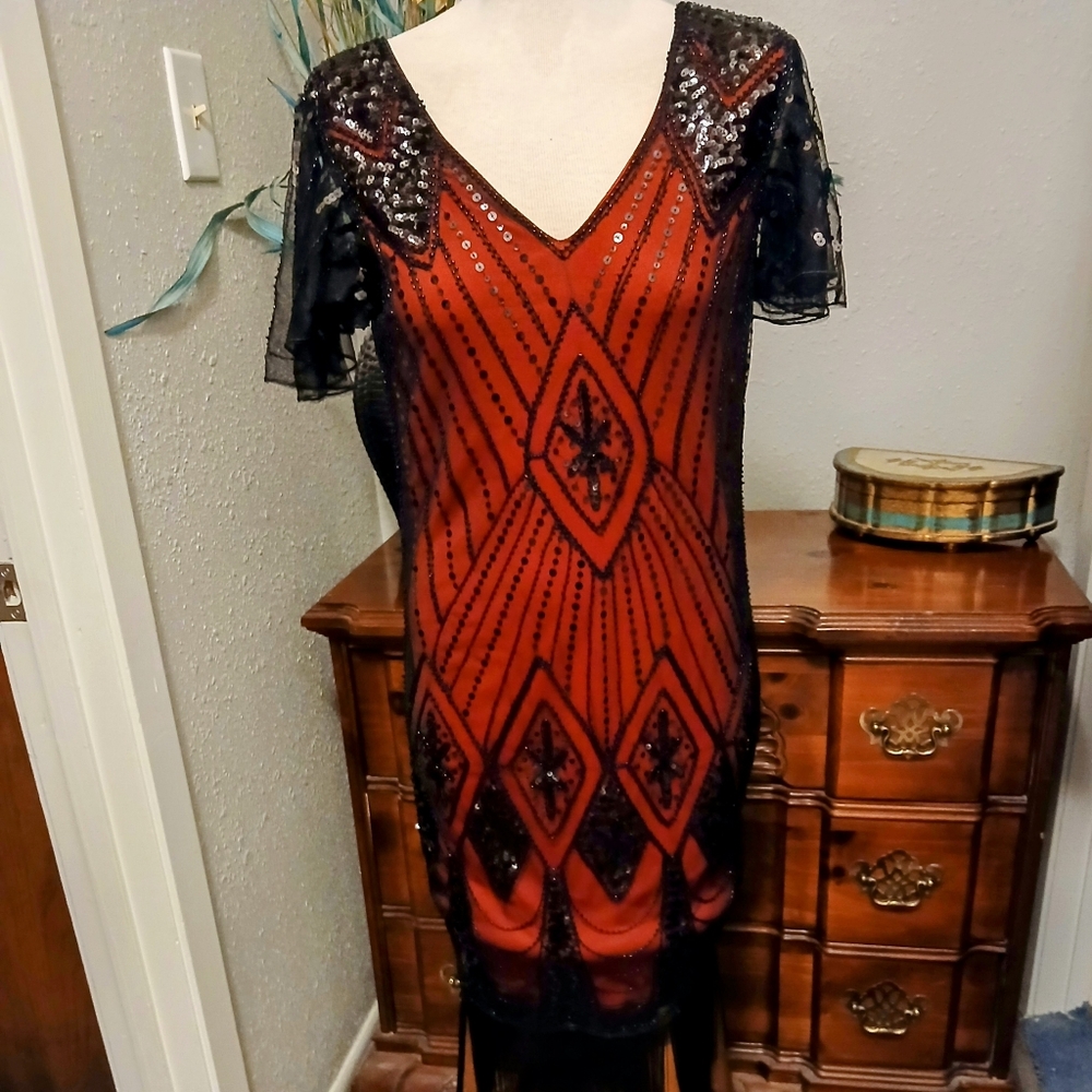 Red sparkly FUNDAISY Size Small costume flapper fringe hem beaded elegant dress